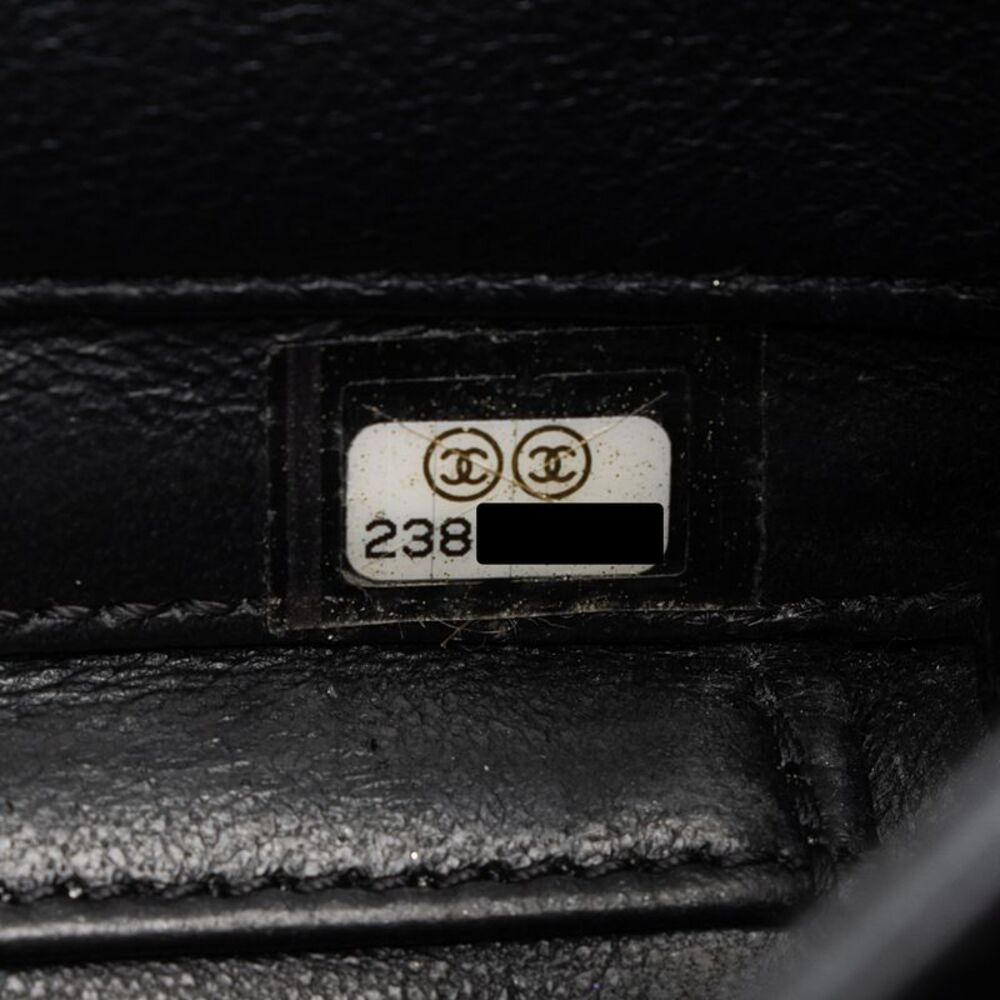 Chanel Caviar Leather CC Filigree Small Vanity Case - Picture 6 of 13